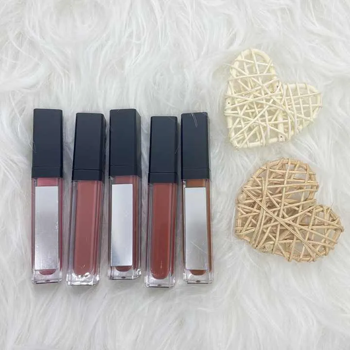 أحمر شفاه بأصبغة لامعة مقاومة للماء   label lipstick makeup waterproof lipstick.
