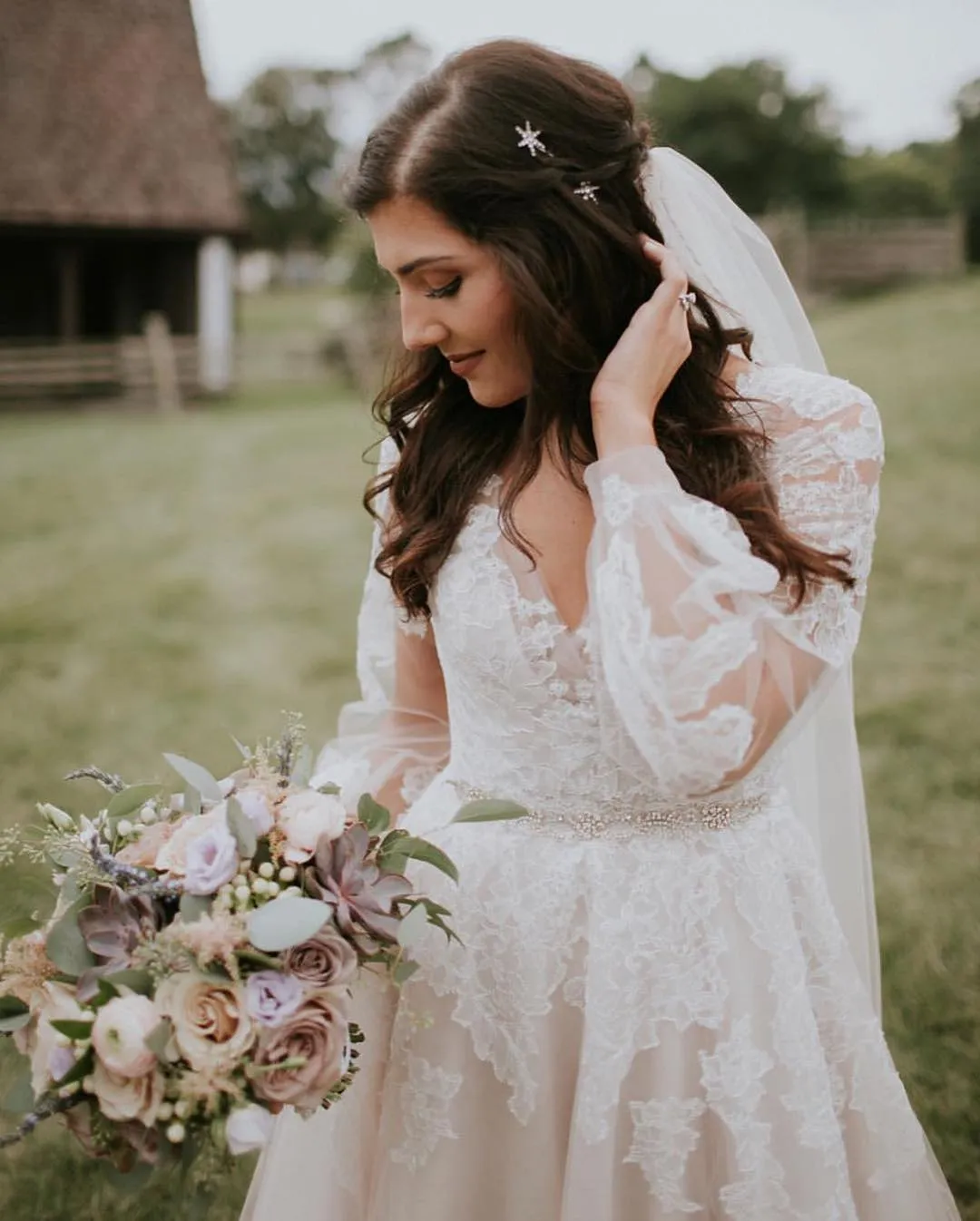 A line Keyhole Back Long Sleeve Lace Wedding Dress